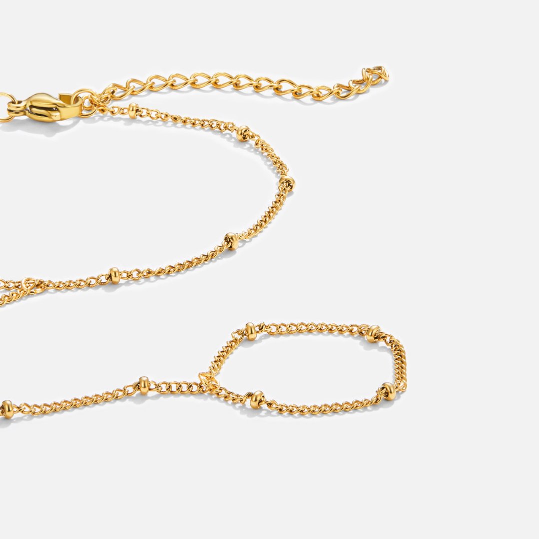 シックなハンドチェーンブレスレット