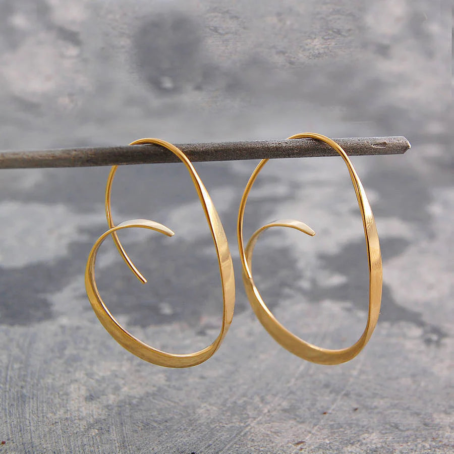 スパイラル型イヤリング
